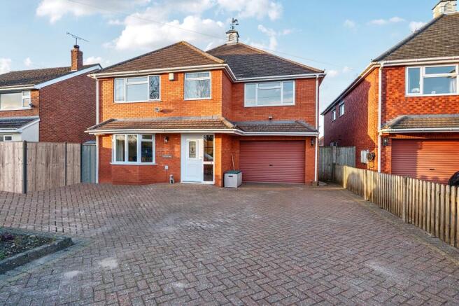 5 bed property, in Walcot Lane, £525,000