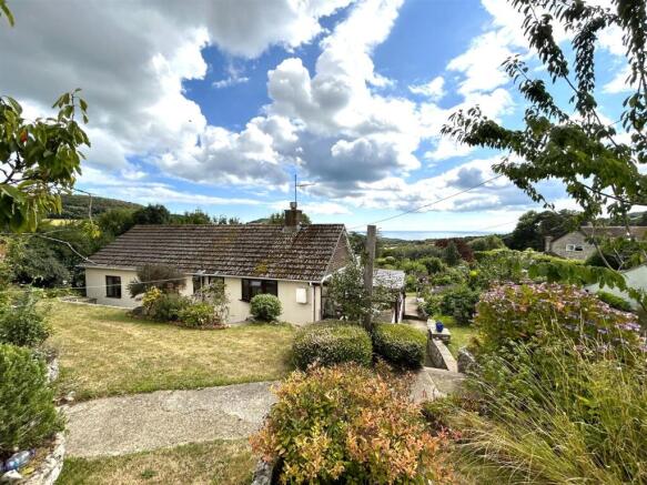 4 bed property, in Morcombelake, £449,950