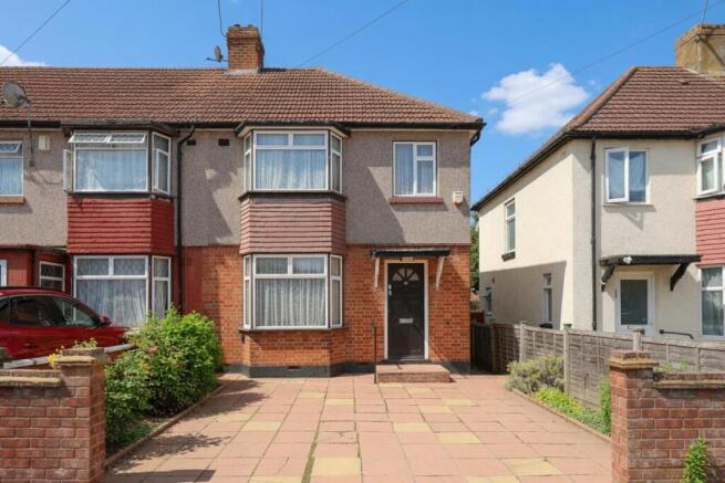 3 bed property, in Floriston Avenue, £475,000