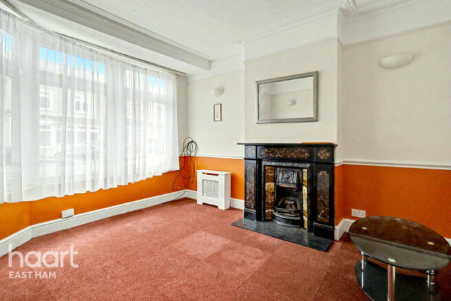 2 bed property, in Alexandra Road, £385,000