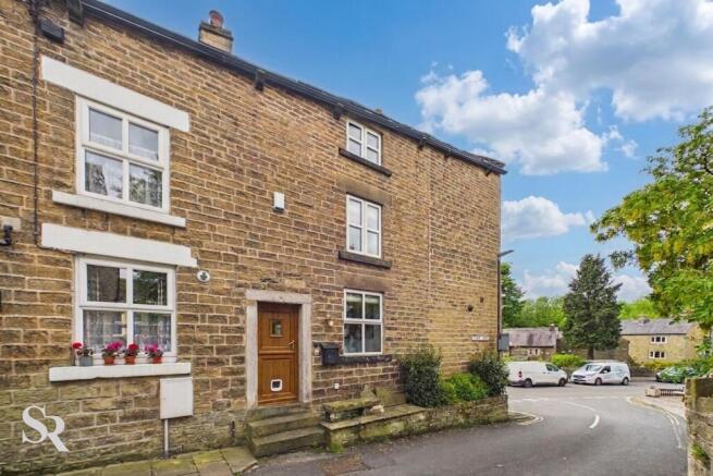 2 bed property, in Kinder Road, £275,000
