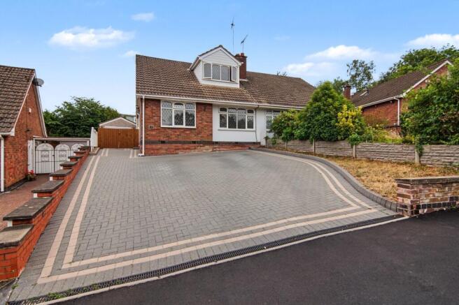 3 bed property, in Wellesbourne Road, £280,000