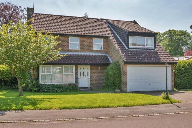 4 bed property, in Parkside Place, £900,000