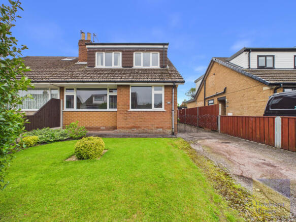 3 bed property, in Conway Close, £260,000