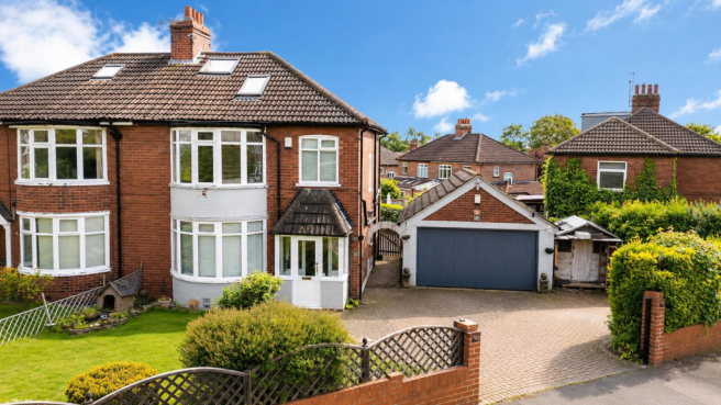 3 bed property, in The Avenue, £425,000