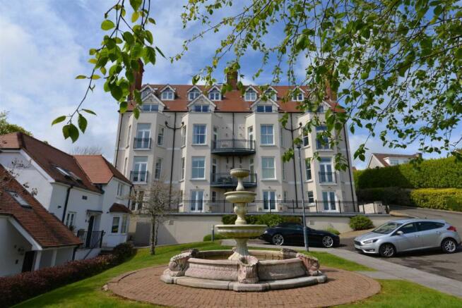 2 bed property, in Bryn Y Mor, £320,000