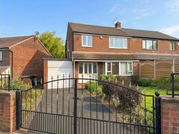 3 bed property, in York Avenue, £230,000