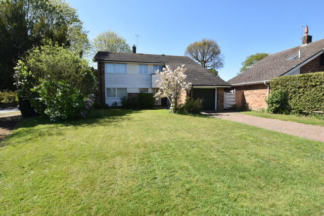 5 bed property, in Achnacone Drive, £525,000