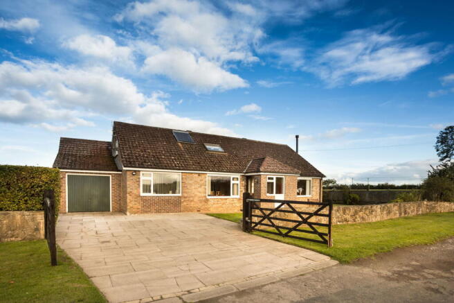 5 bed property, in Meadowcroft, £475,000