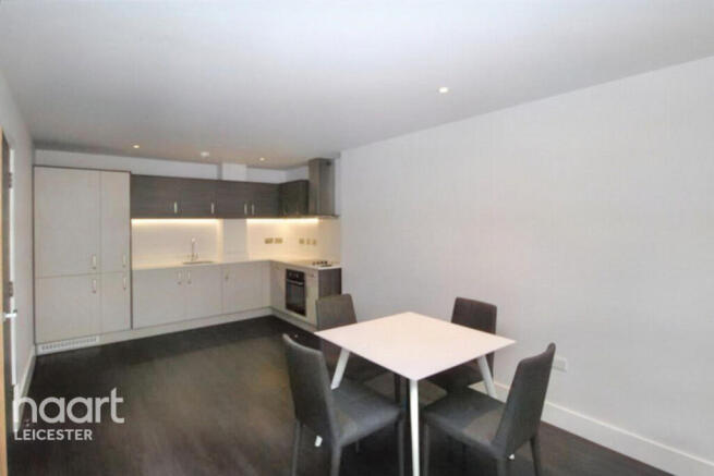 2 bed property, in Chatham Street, £200,000