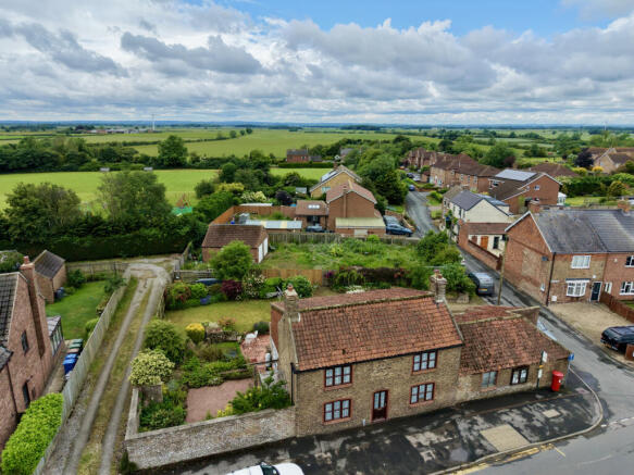 3 bed property, in Main Street, £349,950