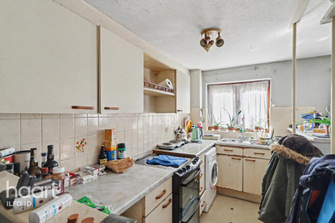 1 bed property, in Eastern Avenue, £175,000