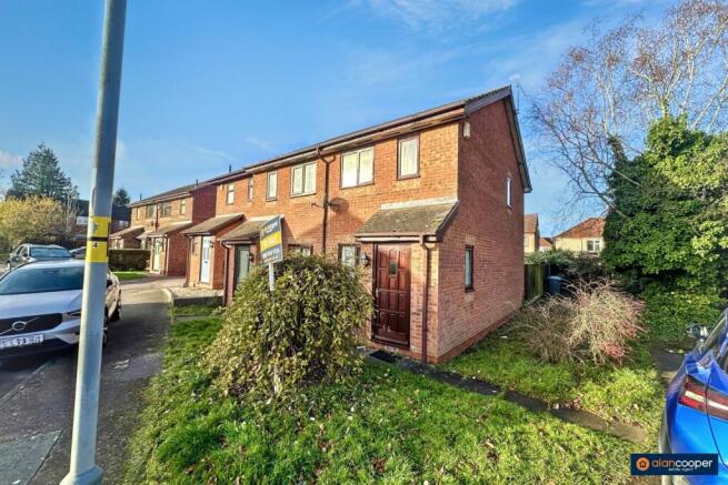 2 bed property, in Kenilworth Drive, £170,000