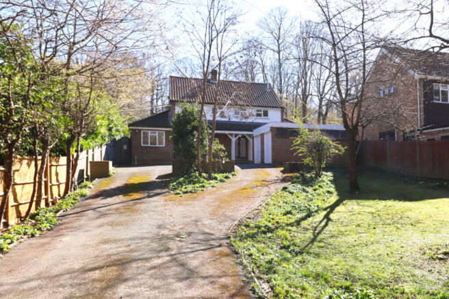 4 bed property, in Lodge Road, £1,250,000