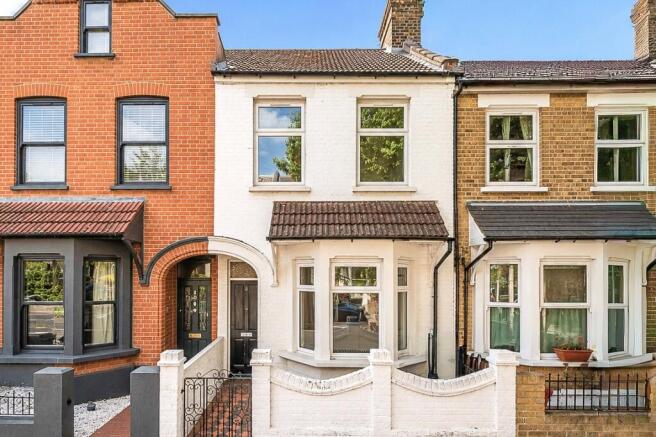 2 bed property, in Cassiobury Road, £600,000