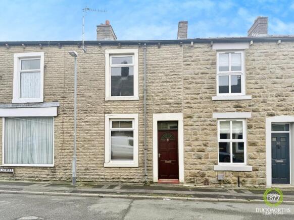 2 bed property, in Manor Street, £80,000