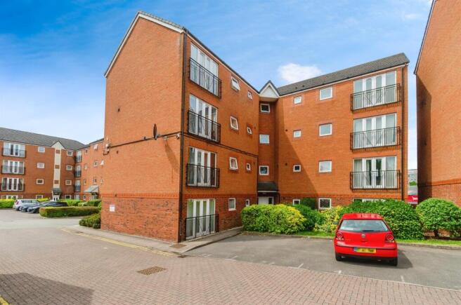 2 bed property, in Terret Close, £120,000