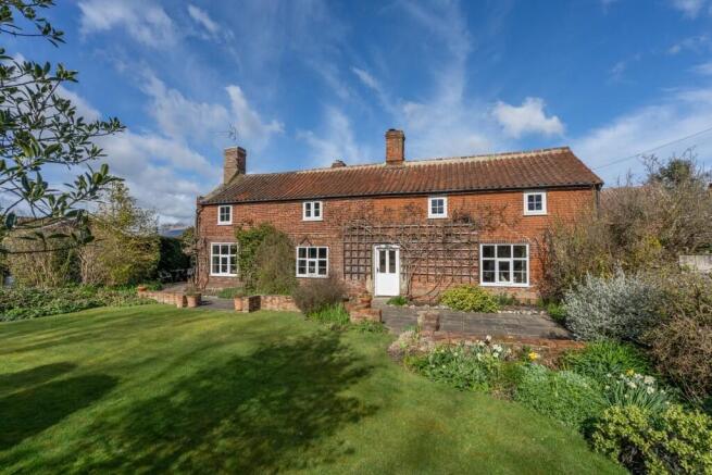 4 bed property, in Sutton, £800,000