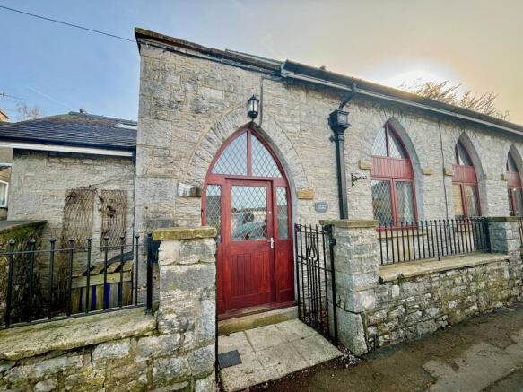 2 bed property, in North Road, £280,000