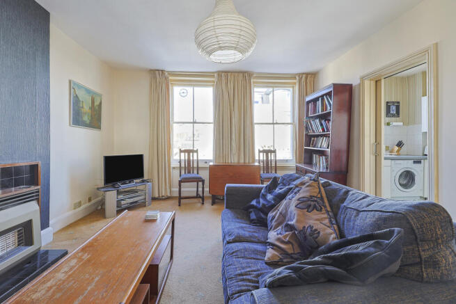 2 bed property, in Warwick Avenue, £600,000