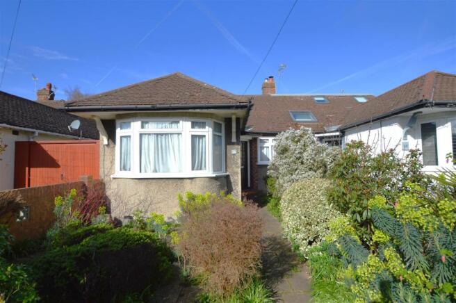 2 bed property, in Villiers Avenue, £500,000