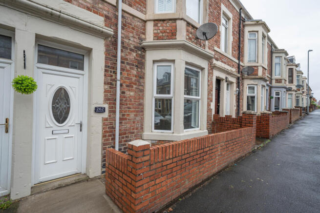 2 bed property, in Rectory Road, £100,000
