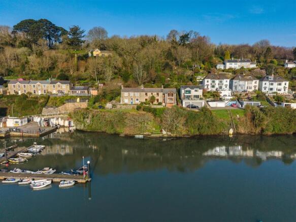 4 bed property, in Malpas, £1,250,000