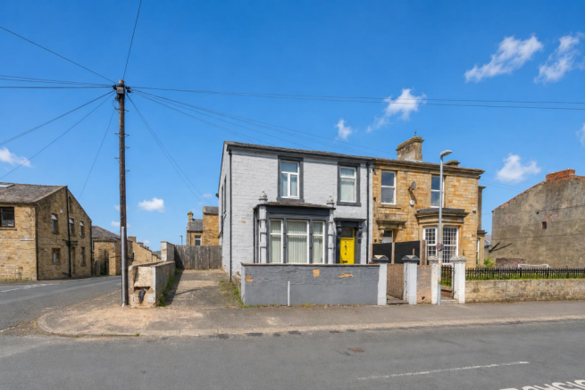 6 bed property, in Carlton Road, £220,000