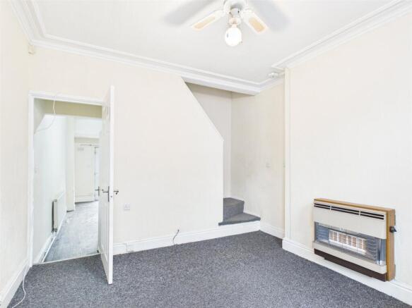 2 bed property, in Ewart Road, £130,000