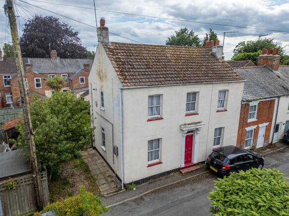3 bed property, in 1 Cross Street, £34,000