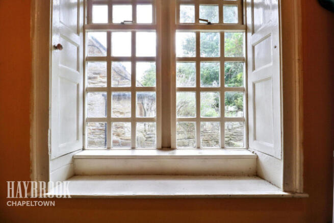 2 bed property, in Cowley Manor Cottage, £325,000