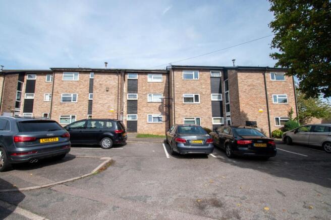 2 bed property, in Hotoft Road, £115,000