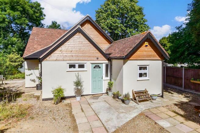 2 bed property, in Bullockstone Road, £395,000