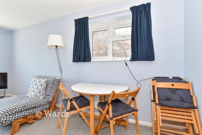 1 bed property, in Church Road, £170,000