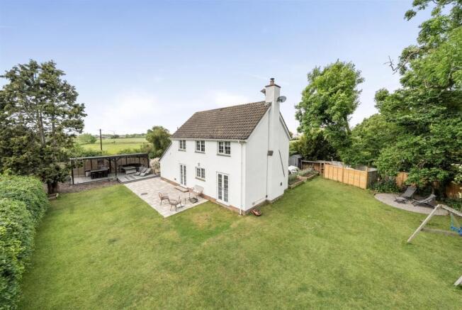 3 bed property, in Thornfalcon, £550,000