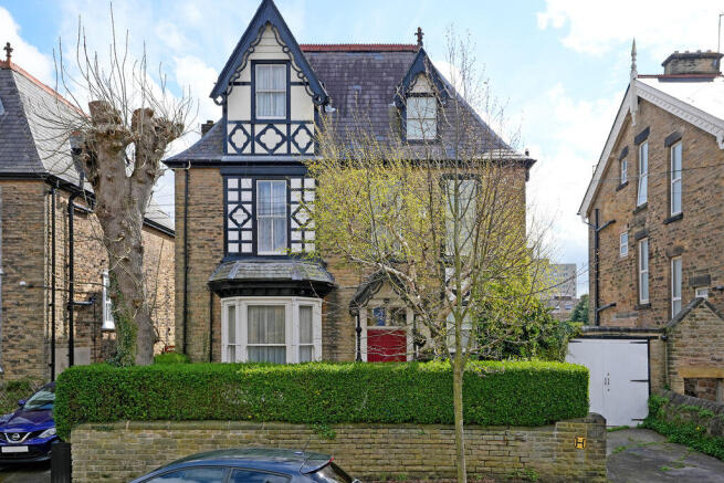 6 bed property, in Marlborough Road, £625,000