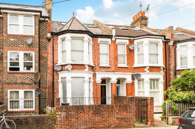 1 bed property, in Starfield Road, £275,000