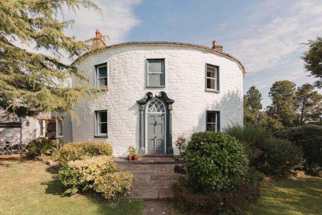 5 bed property, in Fiddleback Farm, £750,000