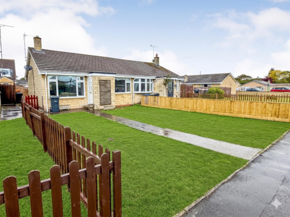 2 bed property, in Sherwood Walk, £240,000
