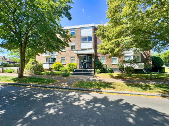 2 bed property, in Lime Lodge, £270,000
