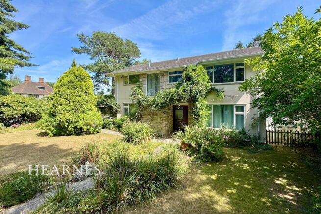 4 bed property, in Glenferness Avenue, £900,000