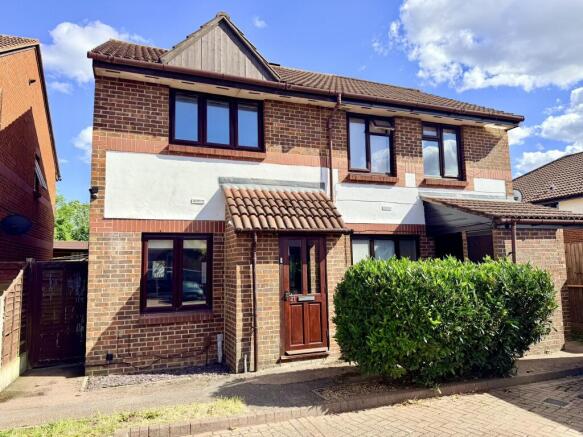 2 bed property, in Duarte Place, £350,000