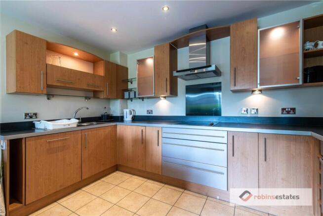 2 bed property, in The Quays, £180,000