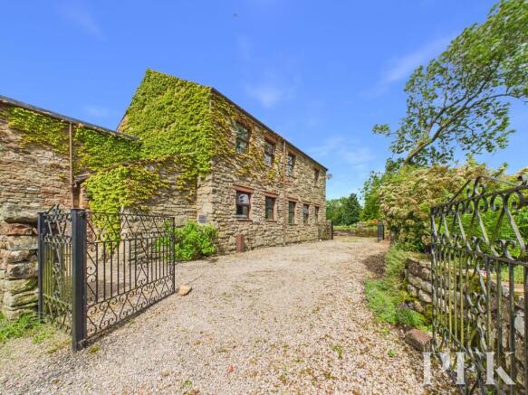 4 bed property, in Hilton, £475,000