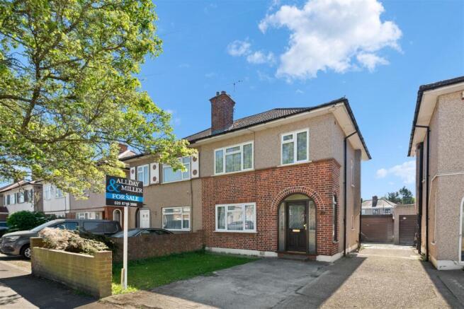 3 bed property, in Adelphi Crescent, £550,000