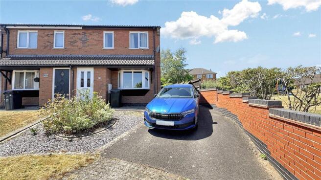 3 bed property, in Meadowsweet Close, £200,000