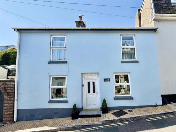 3 bed property, in Station Hill, £279,950