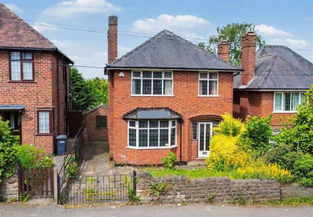 3 bed property, in Quarry Hill Road, £220,000