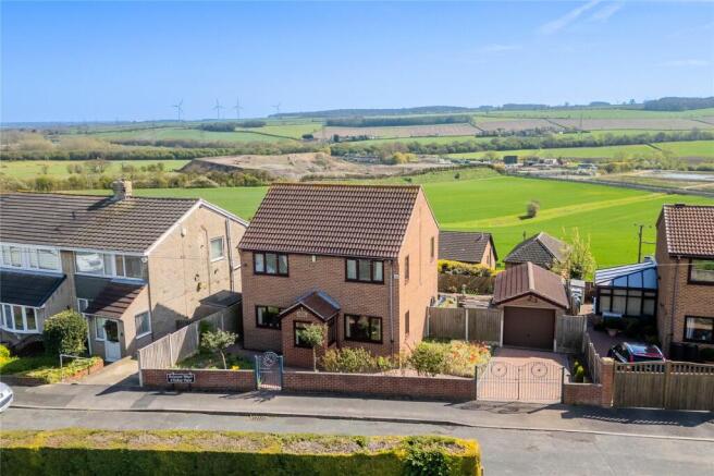 4 bed property, in Belmont Way, £299,950