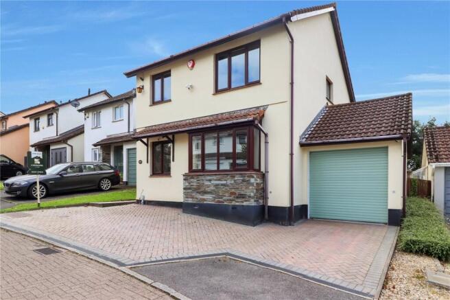 3 bed property, in Woodland Close, £325,000